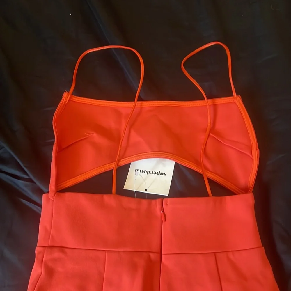 NWT Superdown Tricia Cut Out Dress in Poppy - Picture 4 of 5